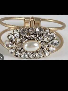 Gold Tone White Faux Pearl Crystal & Rhinestone Bracelet 6 Inch